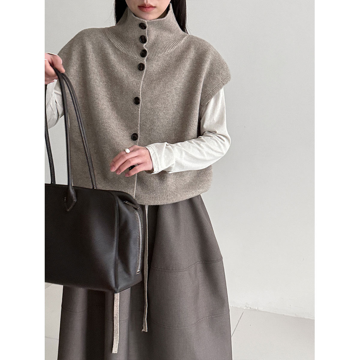 Women fold high neck knitted sweaters