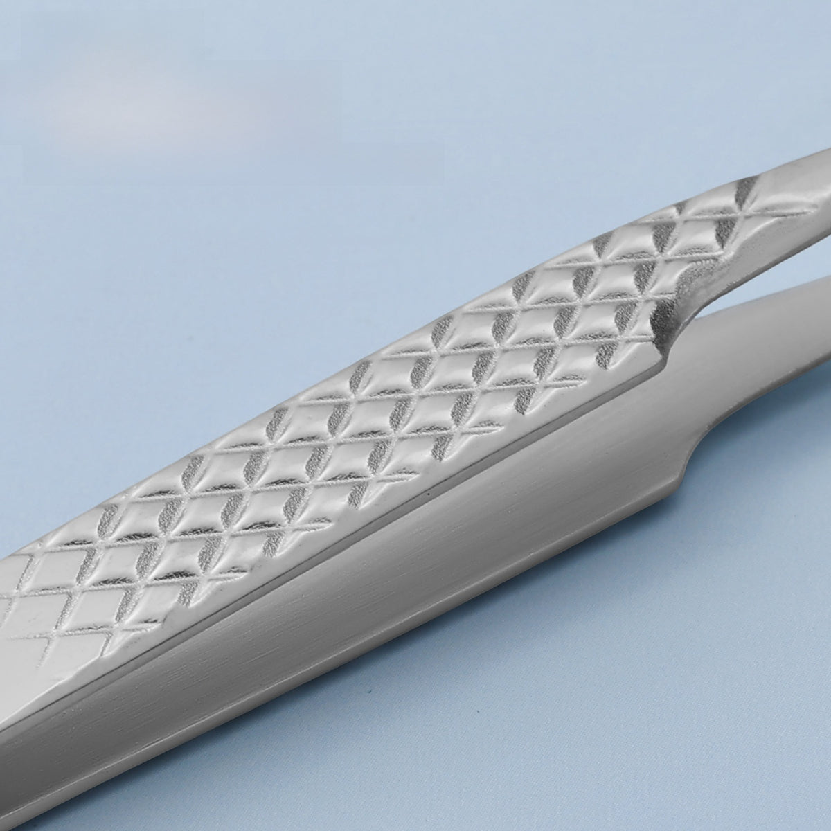 Eyelash tool tweezers