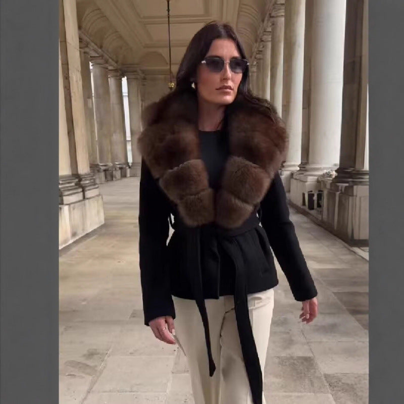 Fashionable trend, versatile style, elegant and stylish fur-trimmed wool coat